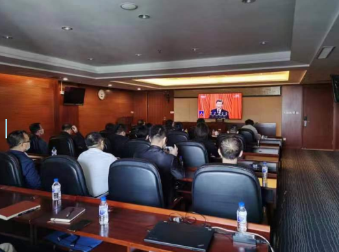 在线老虎机党委组织党员领导干部职工 收看党的二十大开幕盛况