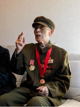 驻在线老虎机
纪检监察组走访慰问 抗美援朝老兵